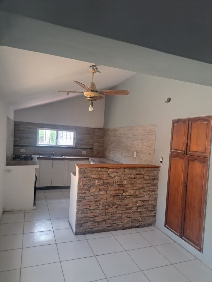 CASA DE 2 DORMITORIOS EN ALQUILER : FISCHERTON 