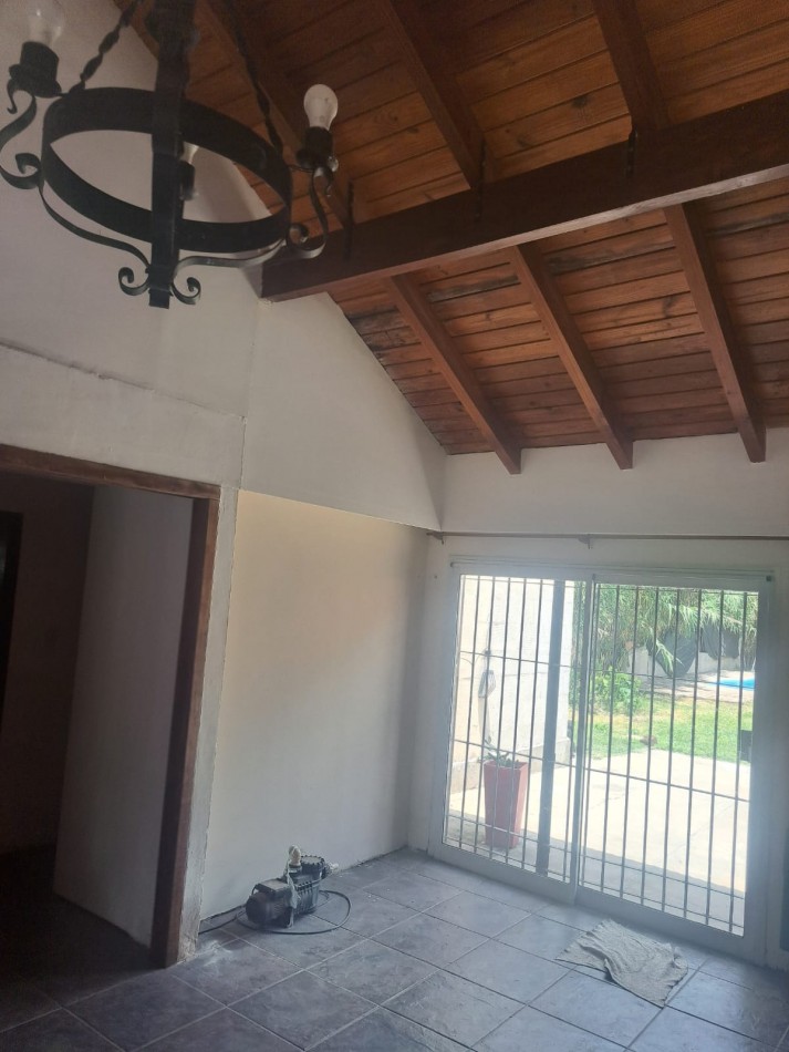 CASA DE 2 DORMITORIOS EN ALQUILER : FISCHERTON 